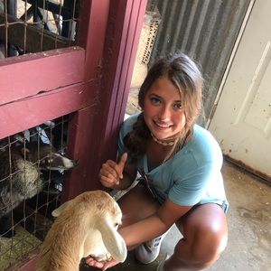 Meet your Posher, Olivia